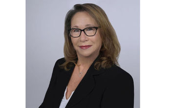 Lisa Auguste, Scenic