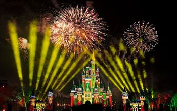 Minnie’s Wonderful Christmastime Fireworks.