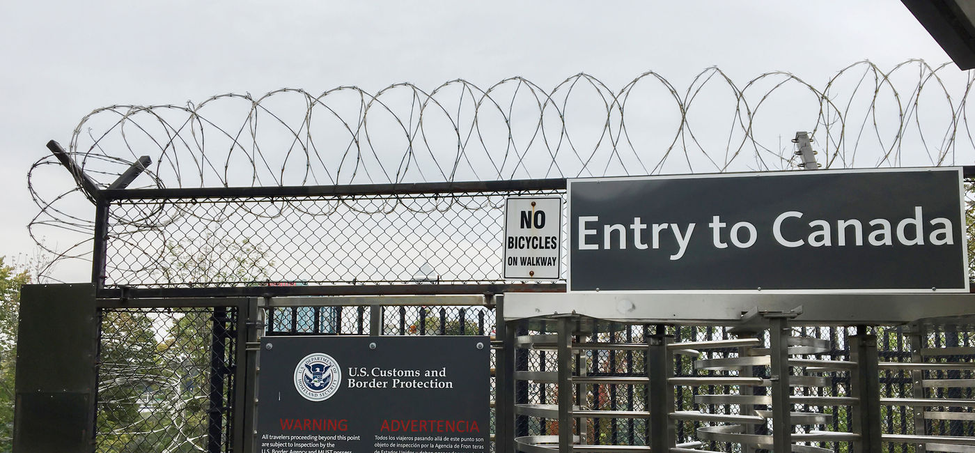 Image: Customs and Border Protection checkpoint at Canadian-U.S. border. (photo via mphillips007 / iStock / Getty Images Plus)