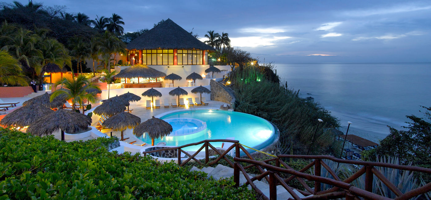 Image: PHOTO: The Grand Palladium Puerto Vallarta, pool ((photo via Palladium Hotel Group))