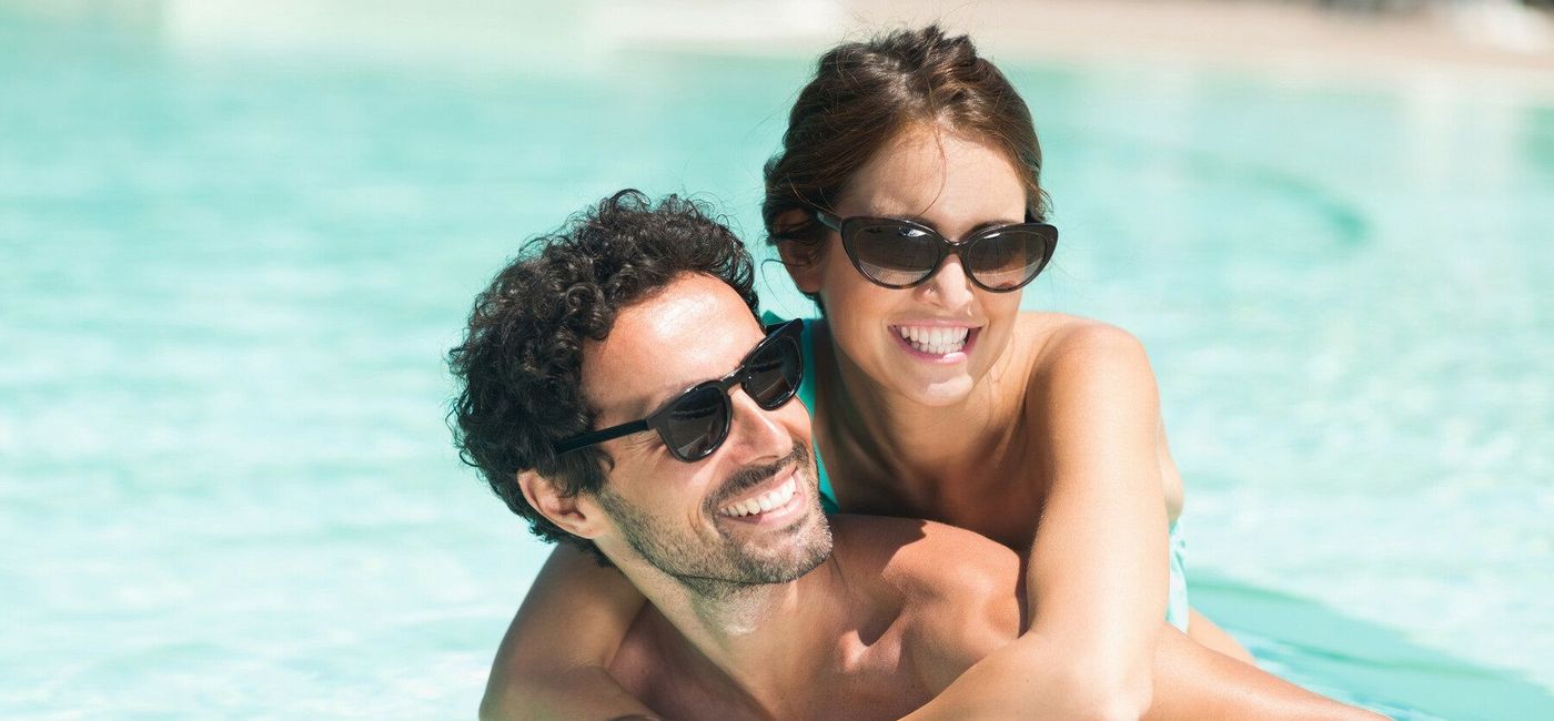 Image: Couple enjoying the pool at Riu Montego Bay. (photo via RIU Hotels & Resorts)