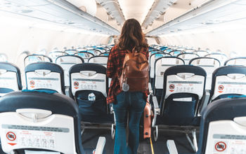 La IATA solicitó seguir el consejo de la OMS acerca de anular las prohibiciones de viaje tras la aparición de la variante Ómicron. (Photo: via MesquitaFMS / E+).