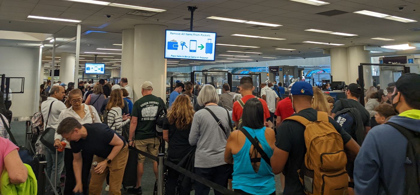 Image: Airports are crowded all over, but Canada's largest hubs are among the worst hit. (Eric Bowman)