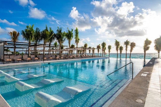 Riu Kukulkan Cancun pool Riu Kukulkan pool