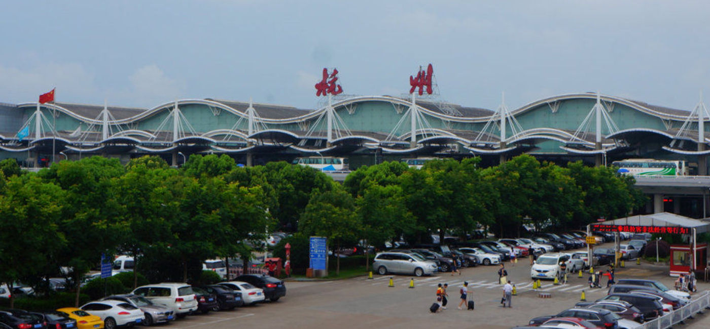 Image: PHOTO: Hangzhou International Airport plans to be the first cashless airport in the world. (Photo via Wikipedia.com/MNXANL)
