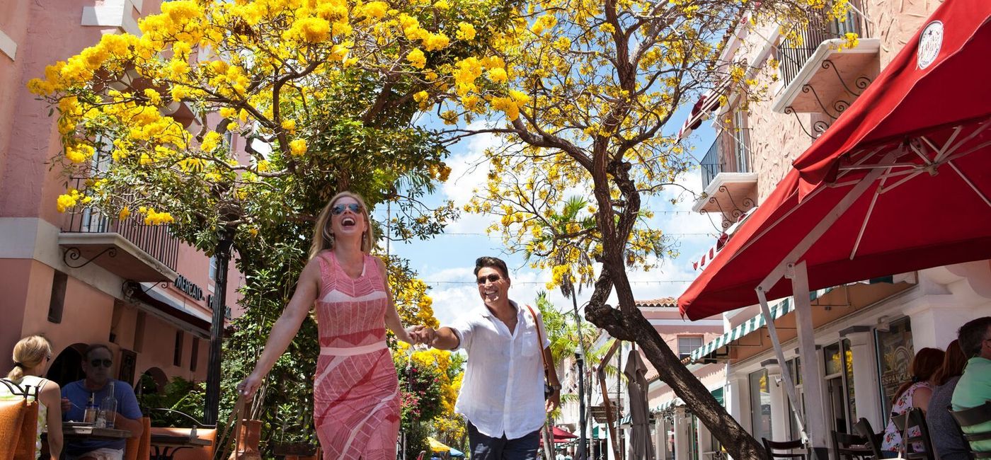 Image: PHOTO: El Paseo Hotel hosts Espanola Way's grand re-opening. (photo courtesy of El Paseo Hotel)