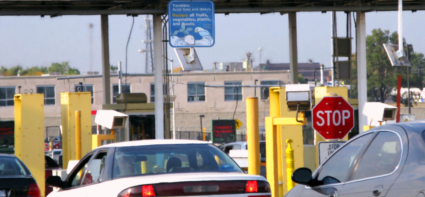 Image: Congested U.S. and Canadian border crossing. (photo via LilliDay / E+)