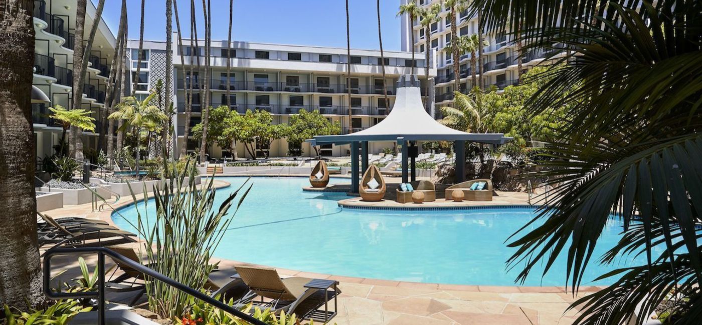 Image: Pool at the LA Airport Marriott Hotel (photo via Marriott) ((photo via Marriott))