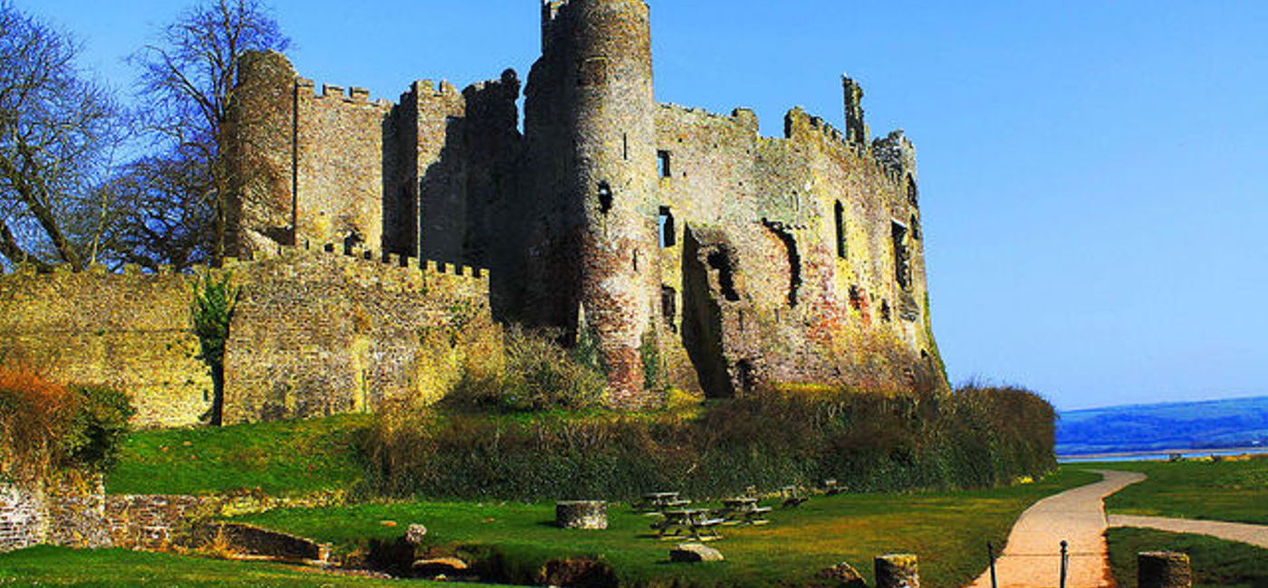Image: Laugharne Castle in Wales (Flickr, Les Haines)