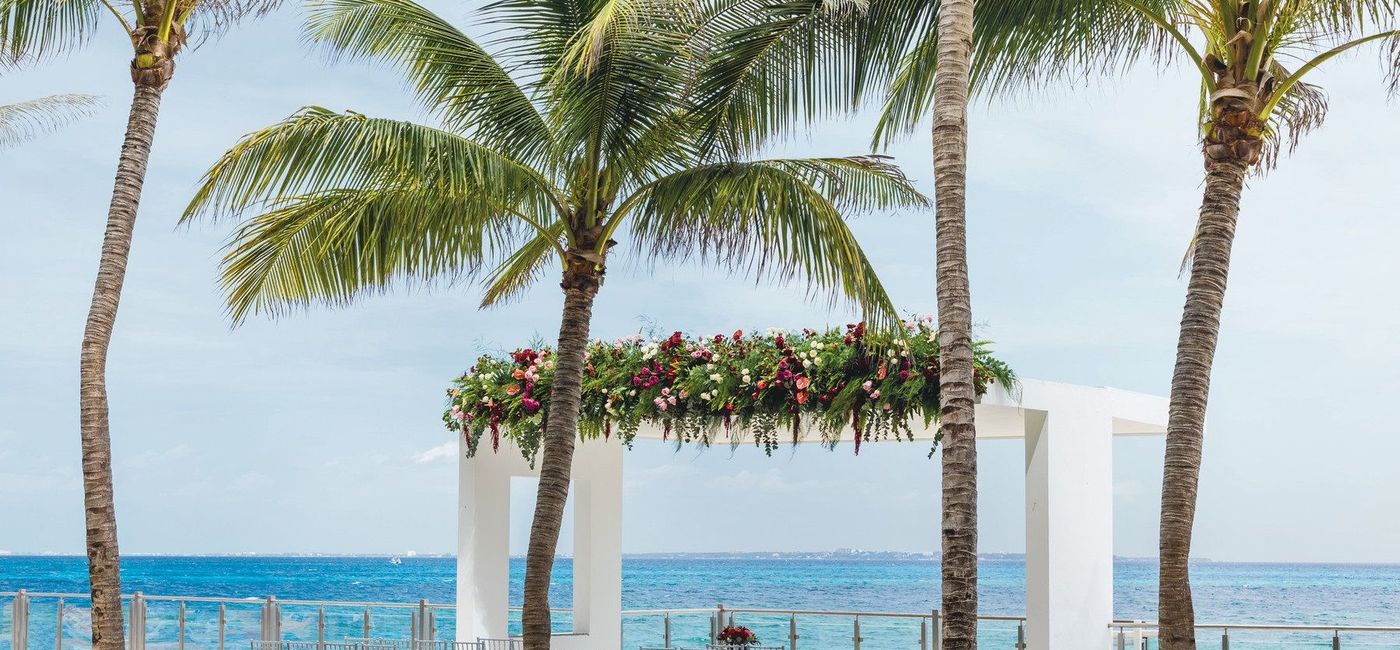 Image: Wedding ceremony set up at Hotel Riu Cancun. (photo via RIU Hotels & Resorts)