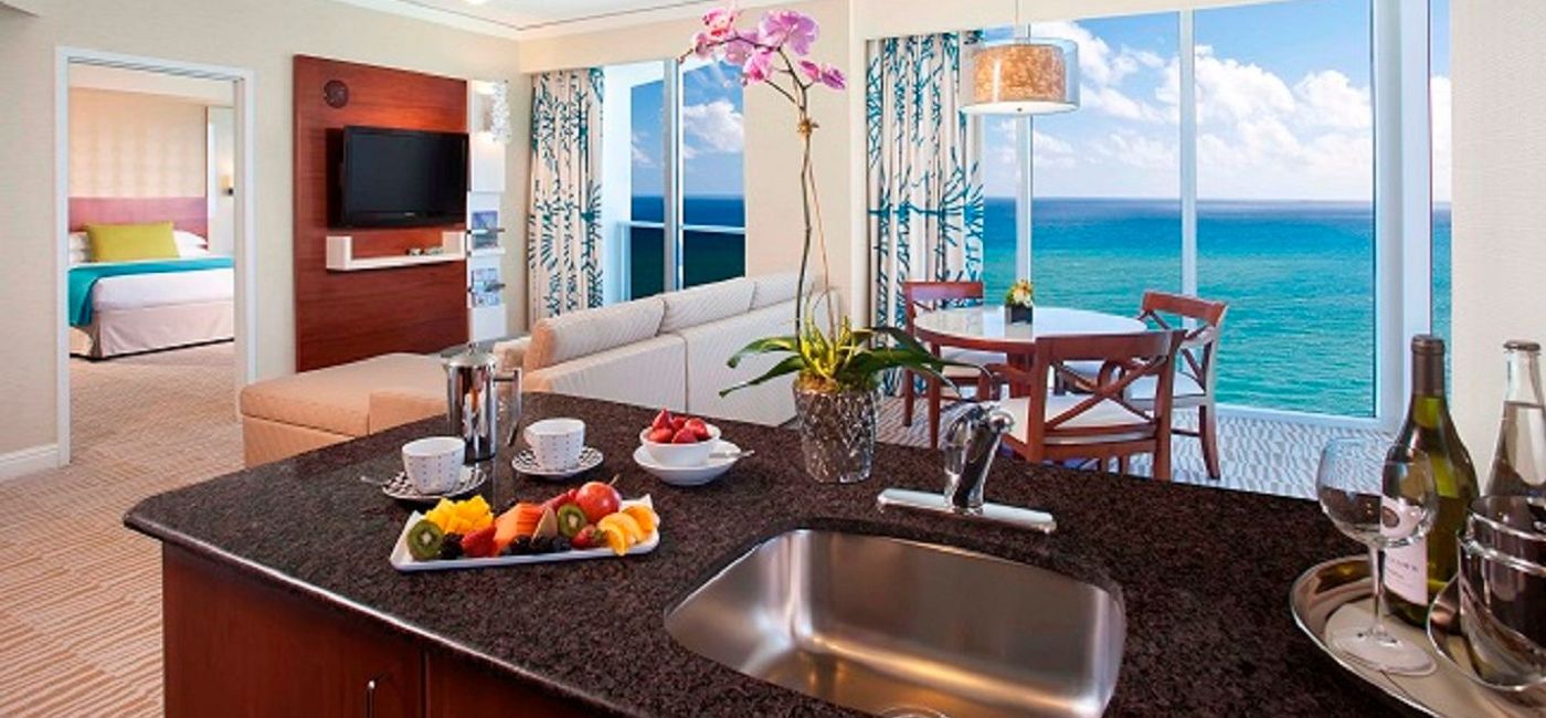 Image: PHOTO: Enjoy the comfort of a suite while celebrating during Super Bowl weekend. (photo via Trump International Beach Resort)