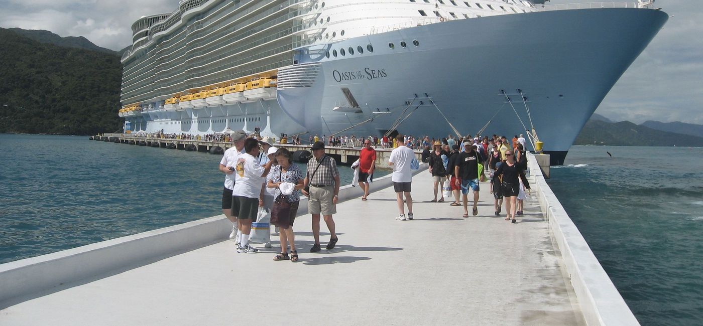 Image: Royal Caribbean's Oasis of the Seas. (photo by Brian Major)