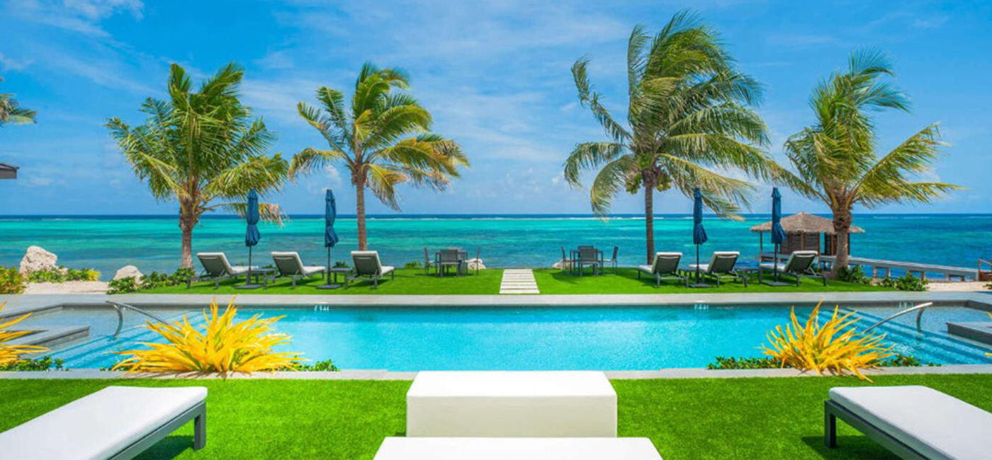 Image: Escape to Grand Cayman and receive 25% off (courtesy of Rental Escapes)