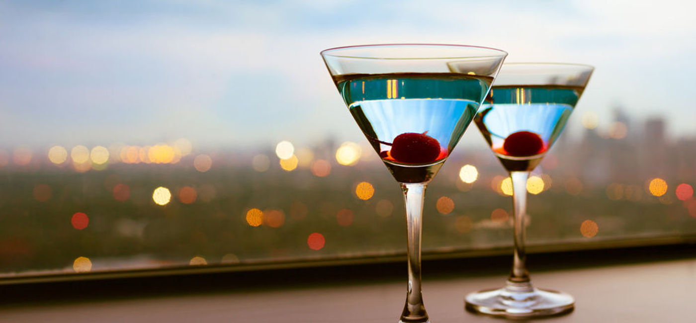 Image: PHOTO: A pair of martini cocktails. (photo courtesy of Thinkstock)