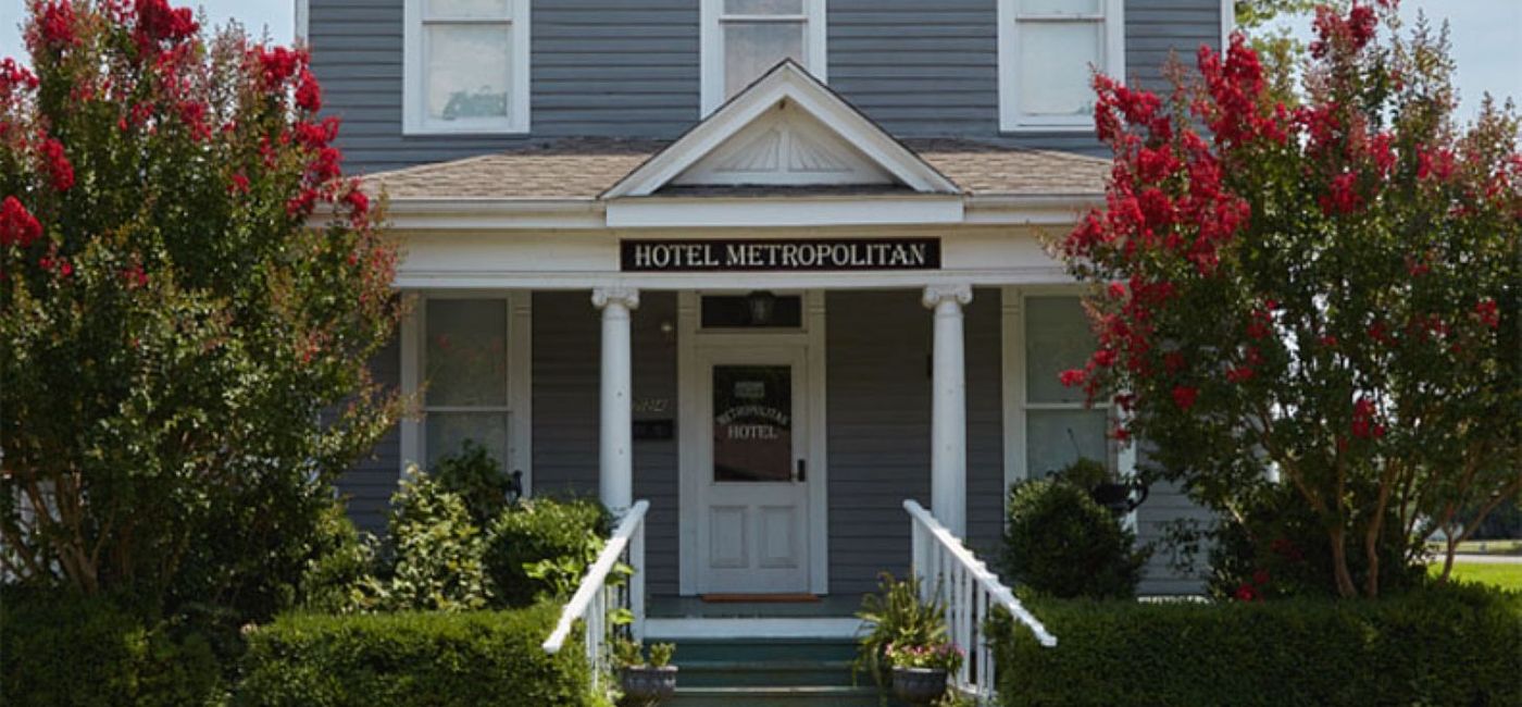 Image: Hotel Metropolitan (photo via The Library of Congress) ((photo via The Library of Congress))