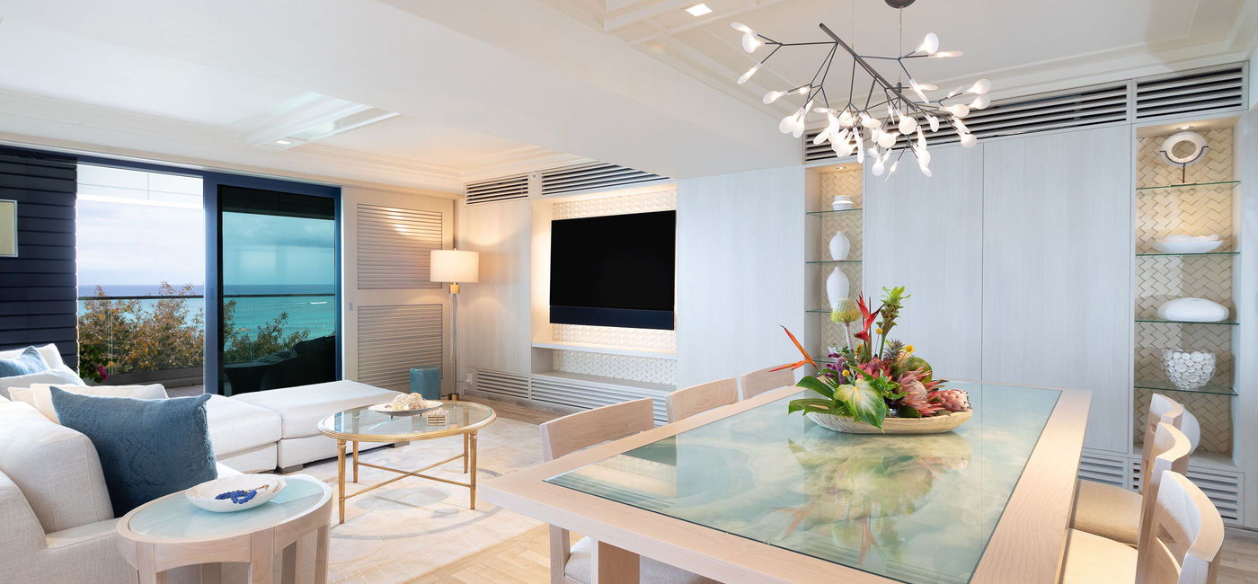 Image: A living room at ESPACIO, The Jewel of Waikiki. (photo via Aqua-Aston Hospitality) ((photo via Aqua-Aston Hospitality))