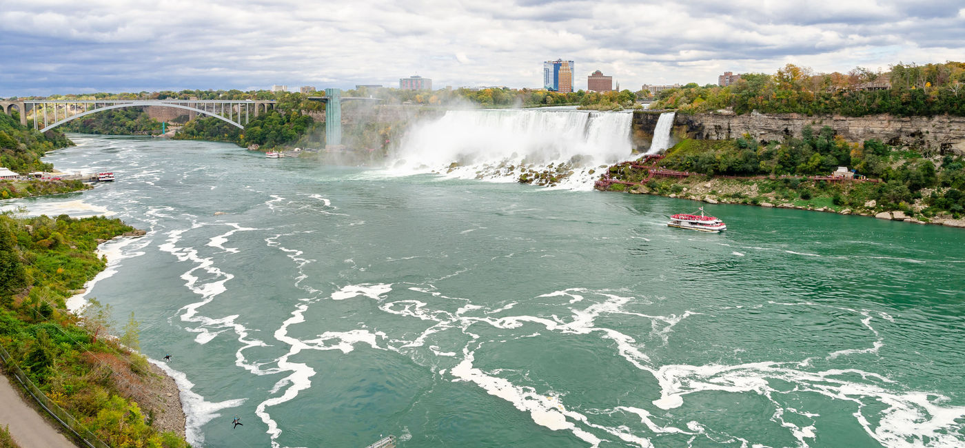 Image: Niagara Falls with Rainbow Bridge and American Falls (Photo via boonsom / iStock / Getty Images Plus)