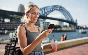 Solo female traveler in Sydney Australia