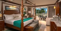 Crystal Lagoon Club Level Luxury Honeymoon Suite with Balcony Tranquility Soaking Tub