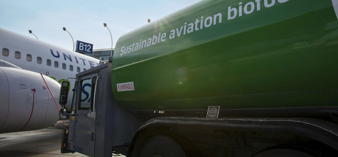 Image: United relying on more sustainable fuel. (photo via United Airlines Media)
