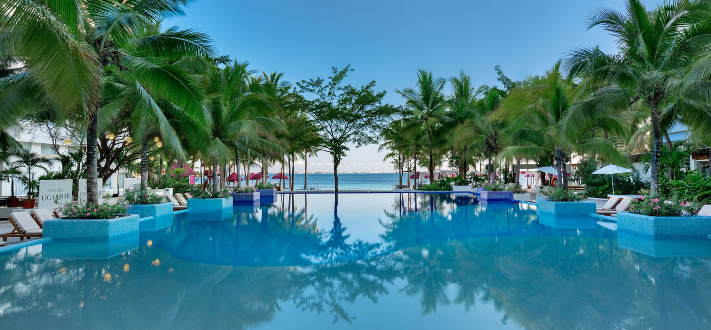 Image: PHOTO: Take a dip or sip cocktails in the ocean view infinity pool with swim-up bar. (photo courtesy of Oasis Hotels & Resorts)