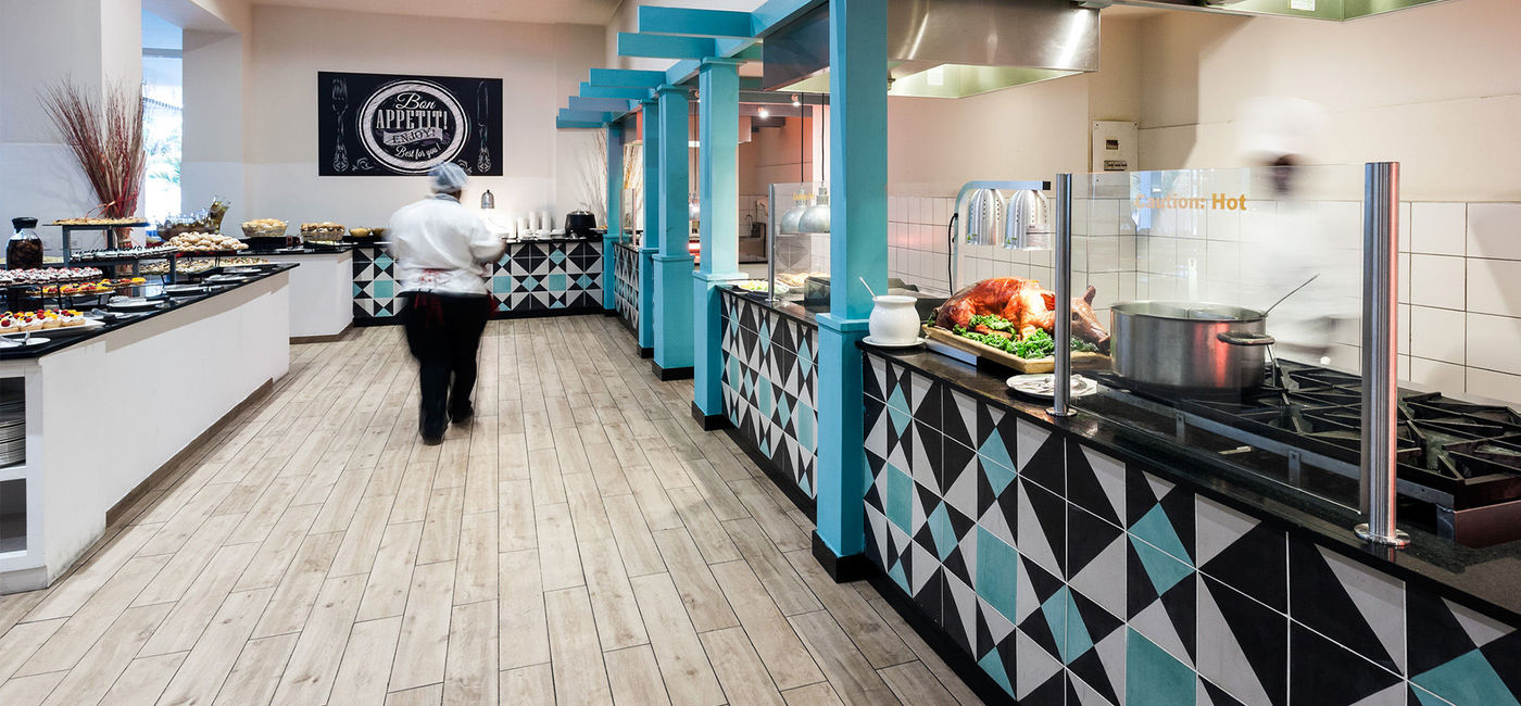 Image: PHOTO: Restaurant Ocean Terrace, Sonesta Maho Beach (photo courtesy Sonesta Sint Maarten Resorts)