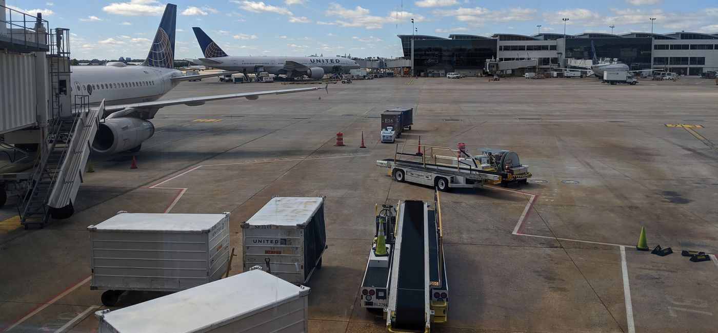 Image: United Airlines planes at George Bush Intercontinental Airport in Houston, Texas. (Photo Credit: Eric Bowman)