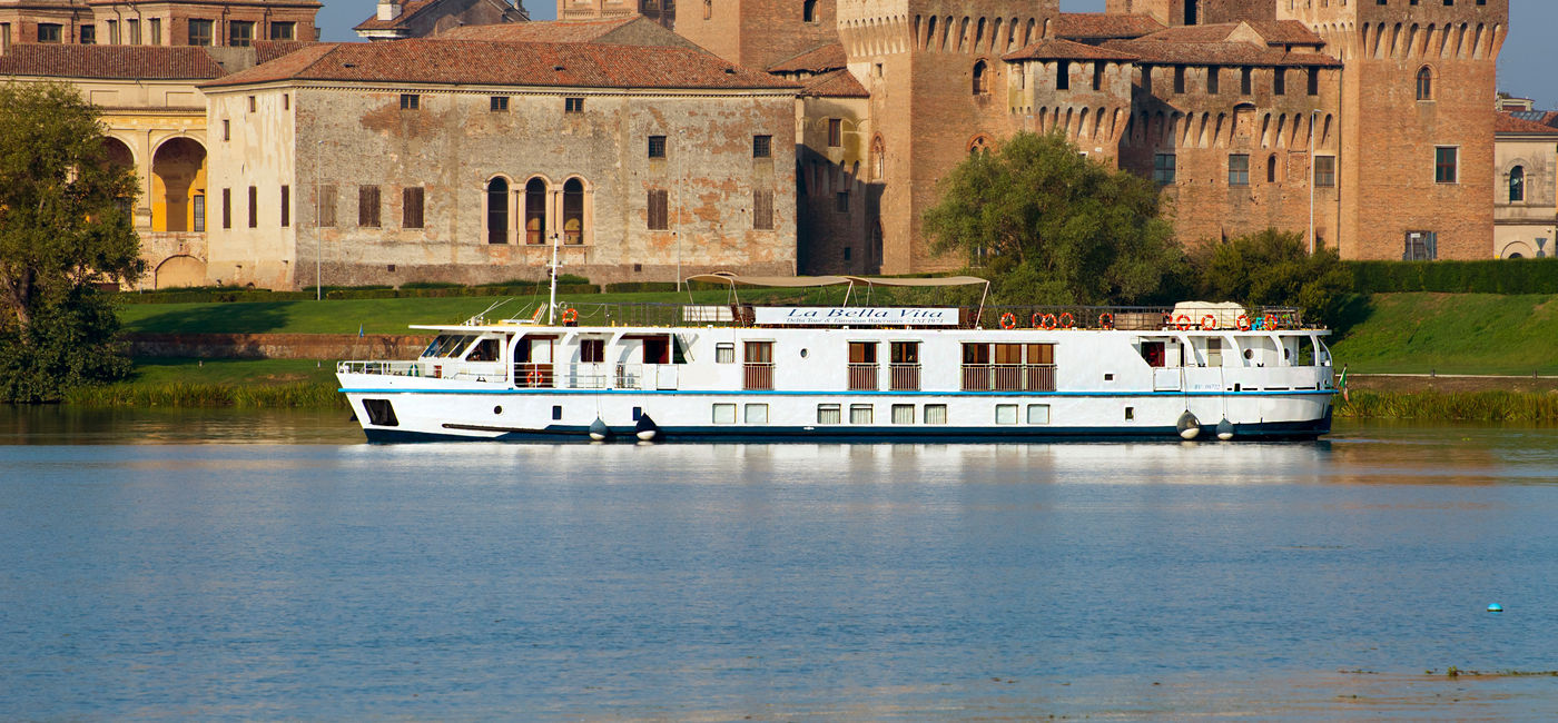 Image: European Waterways' La Bella Vita. (photo via European Waterways)