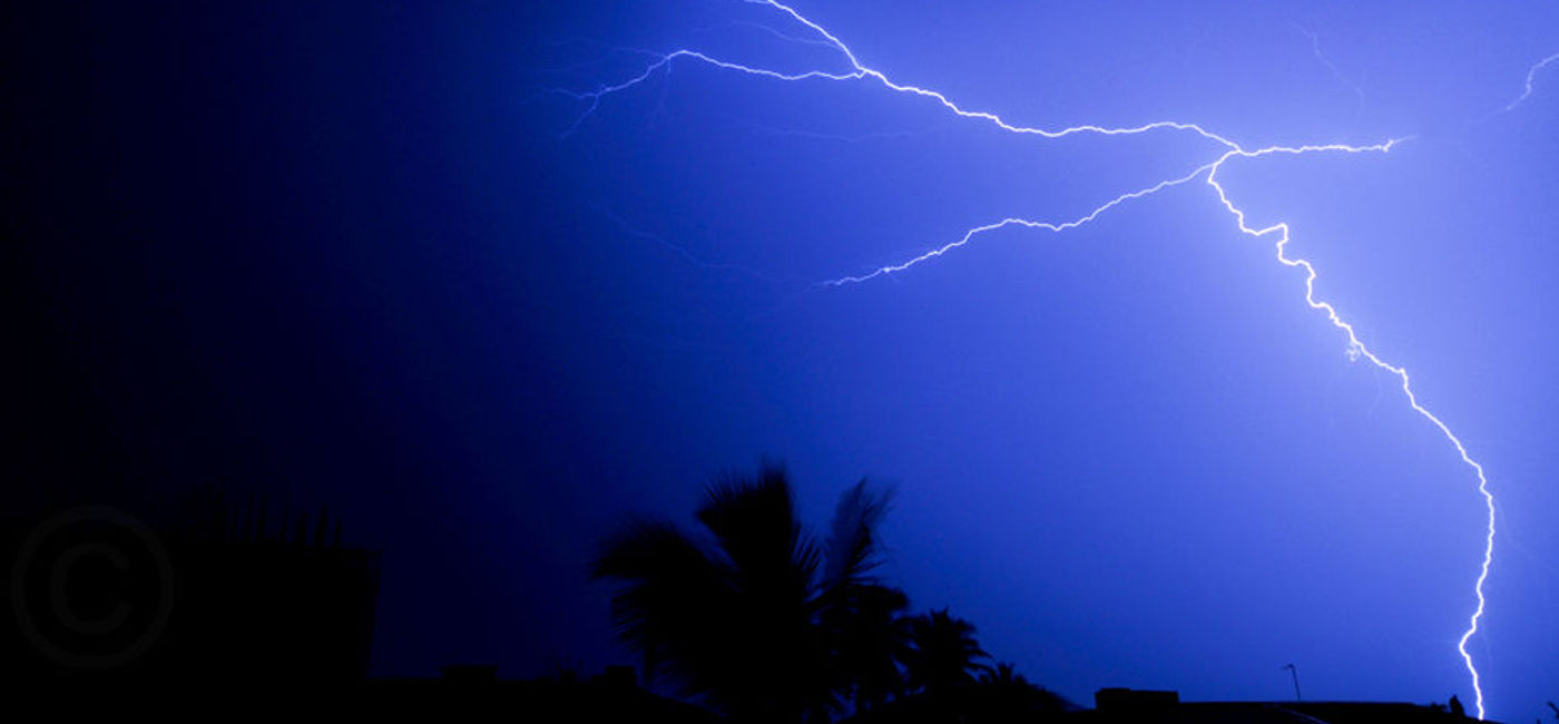 Image: PHOTO: A mighty thunderbolt (photo via flickr/Hassan Rafeek)