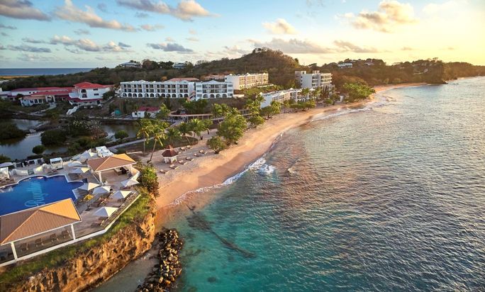 Luftaufnahme des Royalton Grenada Resort.