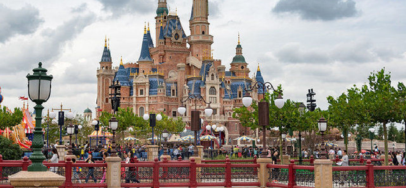 Image: PHOTO: Shanghai Disney Resort (photo via Flickr/xiquinhosilva)