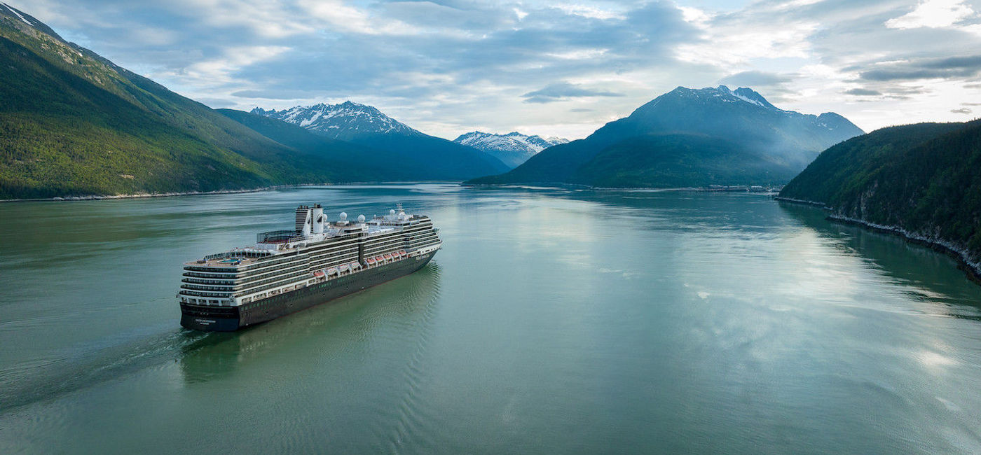 Image: Nieuw Amsterdam in Skagway, Alaska. (photo via Holland America Line)