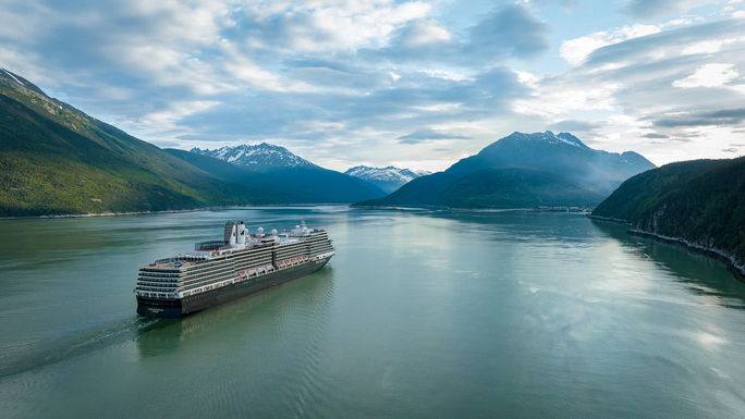 Nieuw Amsterdam in Skagway, Alaska Nieuw Amsterdam in Skagway, Alaska