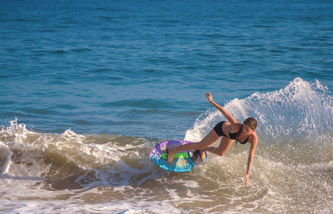 Puerto Escondido is famous for its waves for expert surfers and has places for beginners