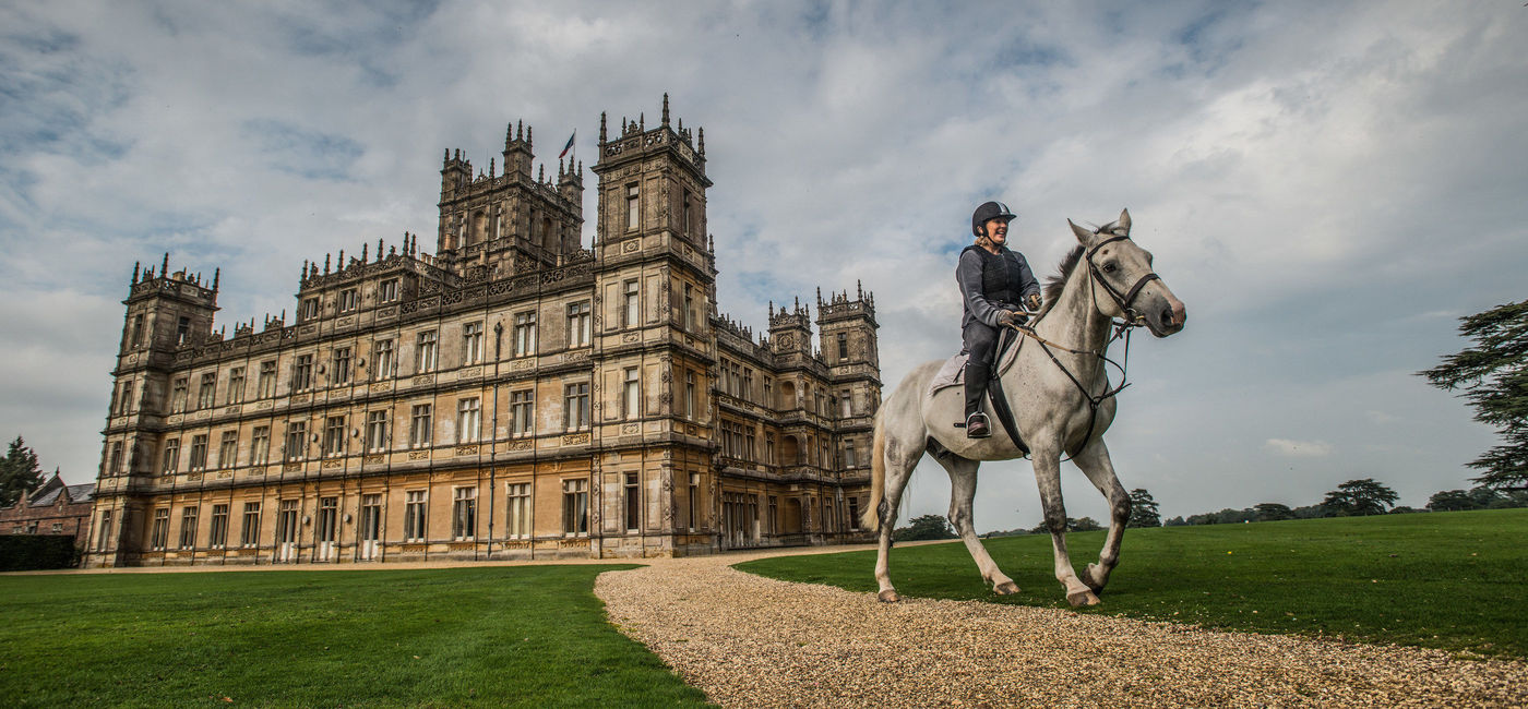 Image: The Countess of Carnarvon on horseback in front of her husband’s ancestral home, Highclere Castle. (Photo courtesy of Viking)