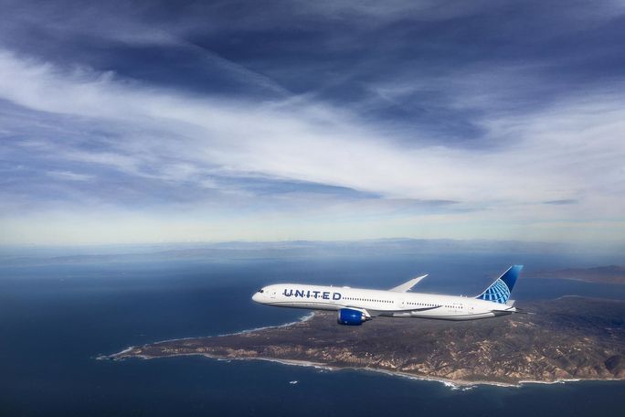 United airplane in flight.