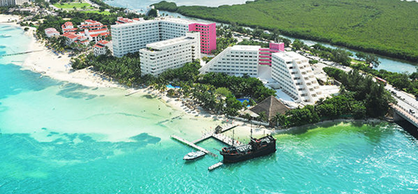 Image: PHOTO: Families will have a blast together at the Grand Oasis Palm (photo courtesy Oasis Hotels & Resorts)