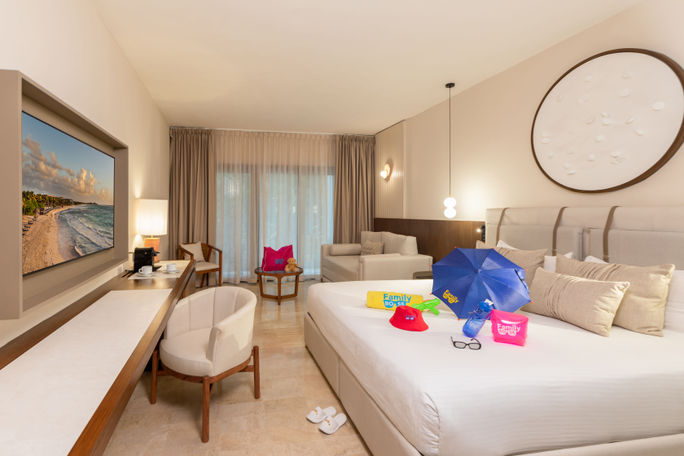 Family Junior Swim-up Suite at the newly renovated Grand Palladium Kantenah Resort & Spa. Family Selection, Grand Palladium Kantenah Resort & Spa, suites, swim-up, guest rooms