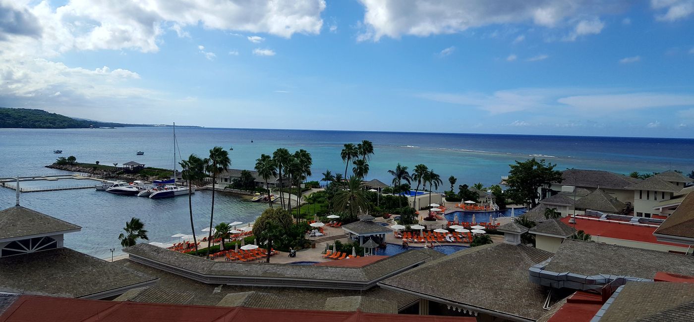 Image: "More seats mean more arrivals." - Edmund Bartlett, Jamaica's minister of tourism. (photo by Brian Major)
