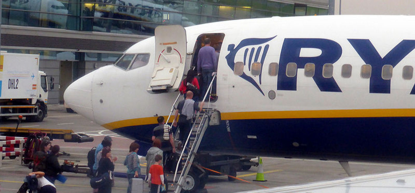 Image: PHOTO: Passengers boarding a Ryanair flight. (photo via Flickr/Sean MacEntee)
