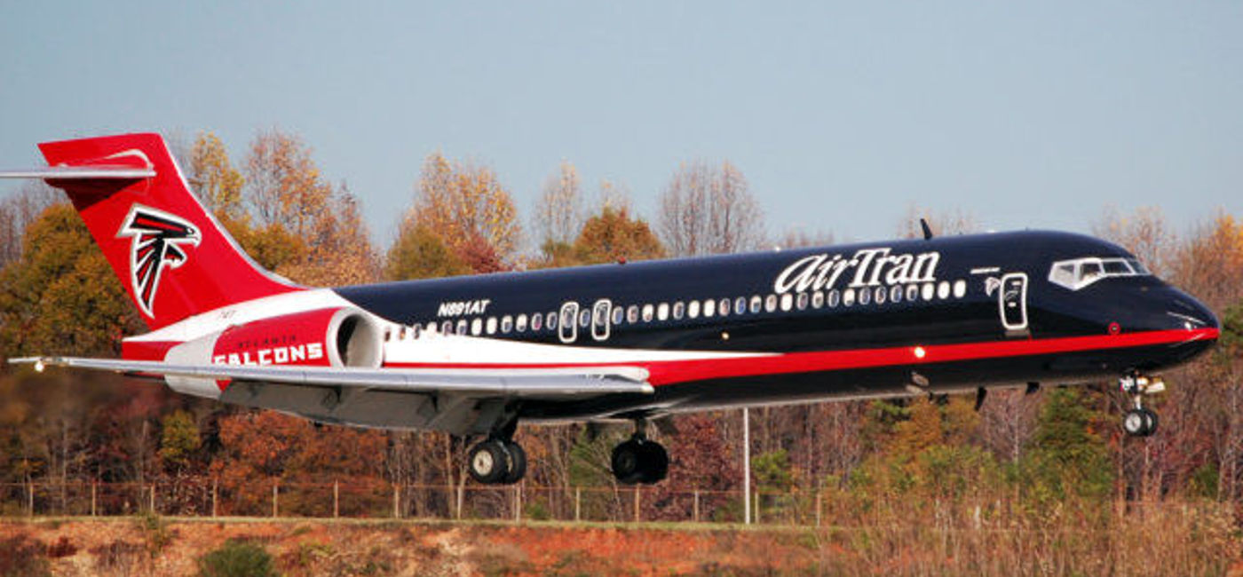 Image: PHOTO: AirTran supports the Atlanta Falcons with special livery. (photo via Flickr/James Willamor)