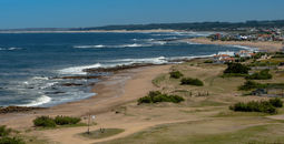 The beaches of Uruguay invite visitors to rest and enjoy them with their families. (Photo via MarcosMartinezSanchez/iStock/Getty Images Plus).
