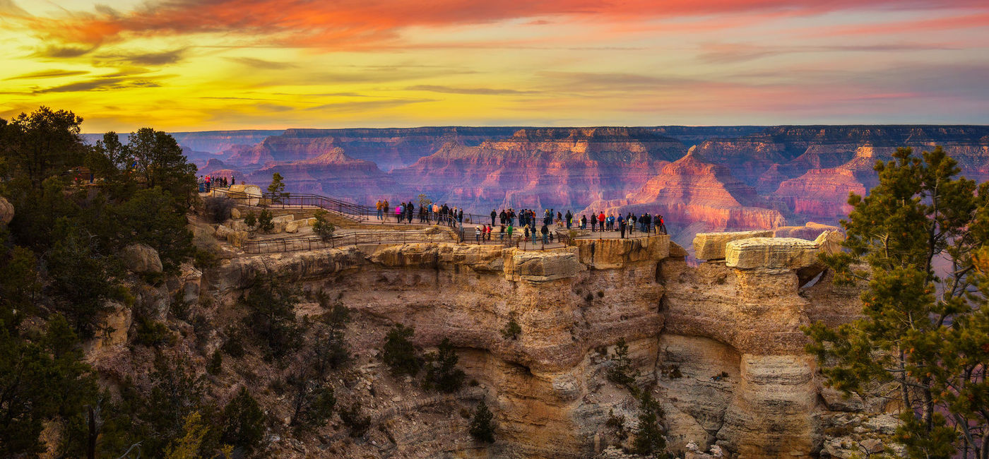 Image: Grand Canyon overlook. (Photo via Amtrak Vacations) (Yankee leisure group)