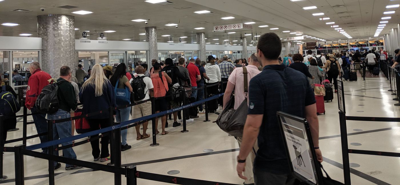 Image: PHOTO: People waiting in long security lines at Atlanta airport. (photo by Eric Bowman)