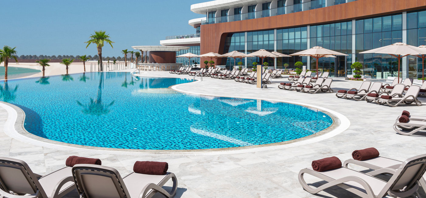 Image: The pool at Hampton by Hilton Marjan Island. (photo via Playa Hotels & Resorts)