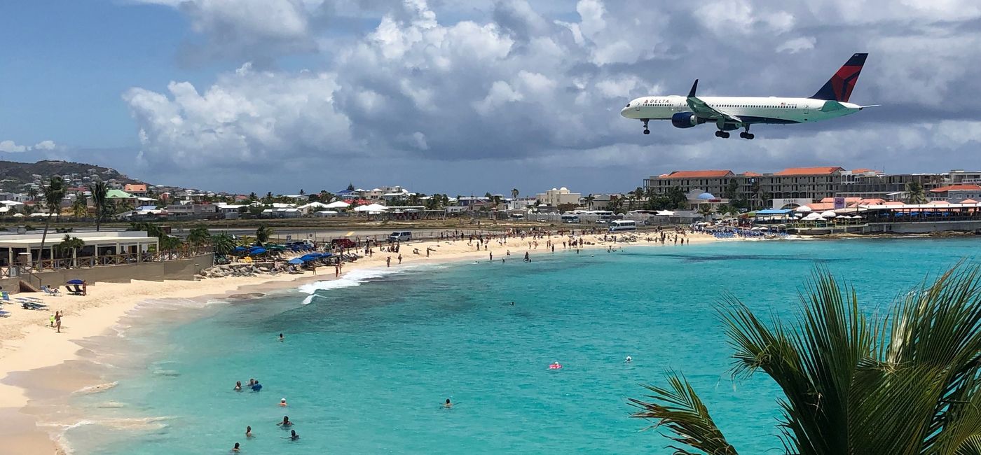 Image: Avion qui atterrit sur la plage de Maho, à Saint-Martin (PHOTO: TravelPulse Québec)