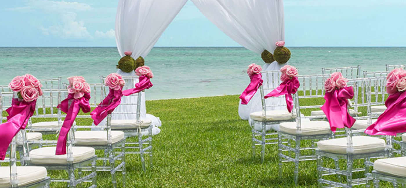 Image: Grand Lucayan Lanai Lawn (photo courtesy Grand Lucayan)