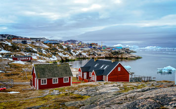 Traditional house in Greenland (Explora_2005 / iStock / Getty Images Plus)