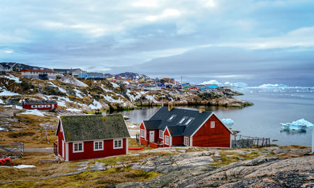 Traditional house in Greenland (Explora_2005 / iStock / Getty Images Plus)