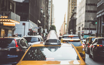 Yellow cabs in New york city (oneinchpunch / iStock / Getty Images Plus)